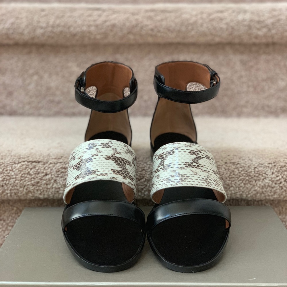 【GIORGIO ARMANI】 Leather Ankle Strap Sandals